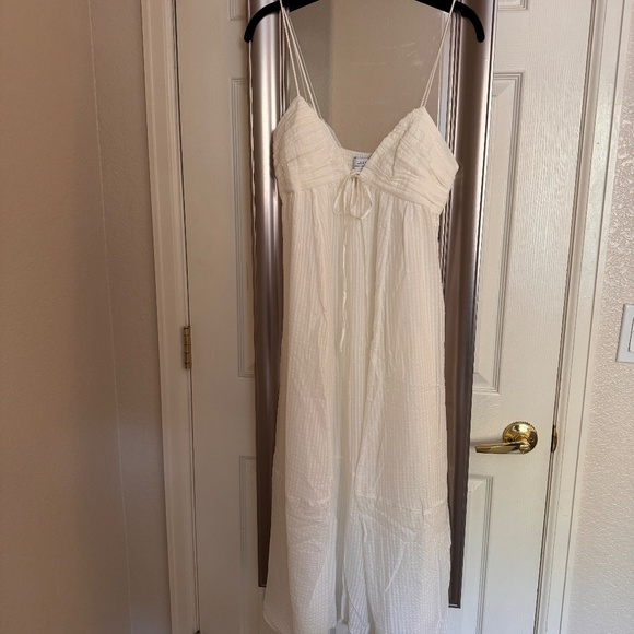 LA LIGNE Shirred Cotton and Silk-Blend Seersucker Midi Dress - Picture 2 of 4